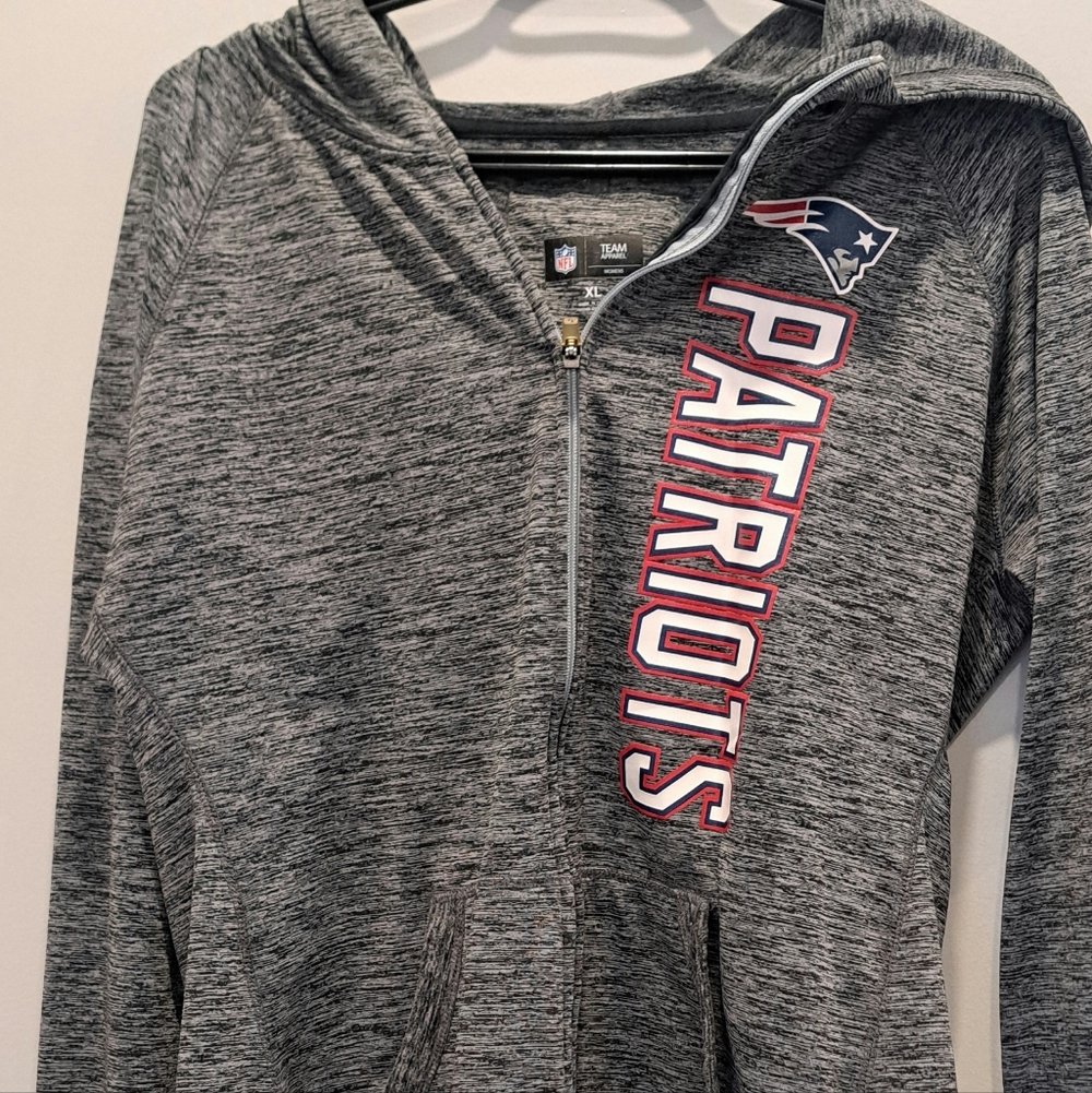 NFL Women's Team Apparel in Black and Gray